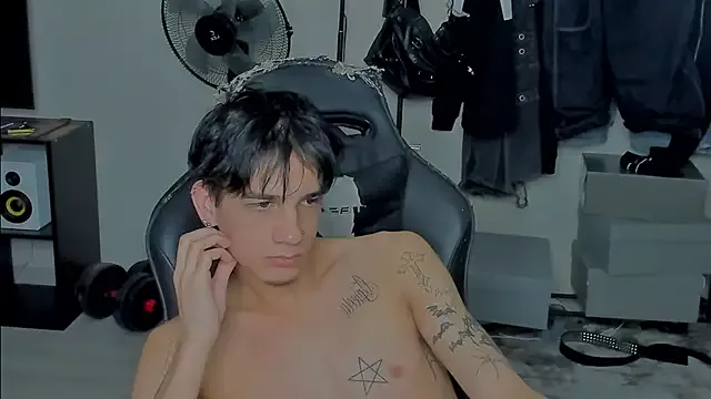 Offline MarkBrowniii on StripChat