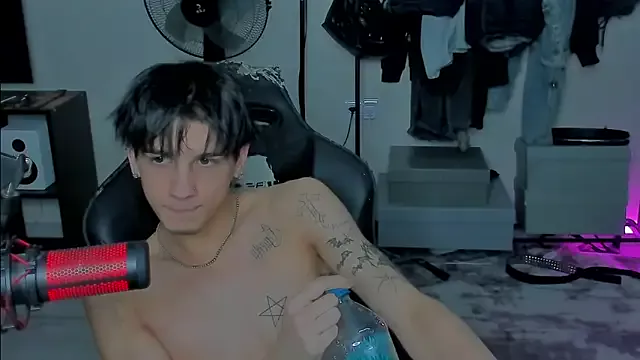 Offline MarkBrowniii on StripChat