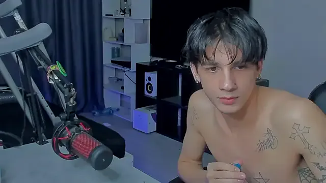 Offline MarkBrowniii on StripChat