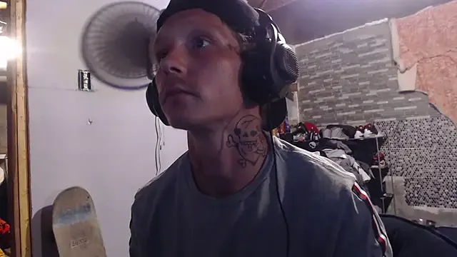 Offline mastertrap on StripChat