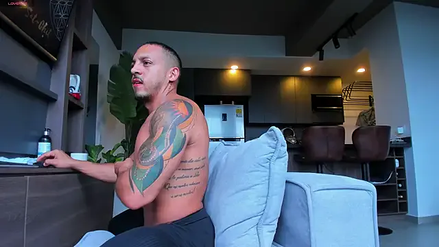 Offline Maximo_Marcelo on StripChat