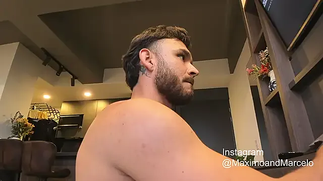 Offline Maximo_Marcelo on StripChat