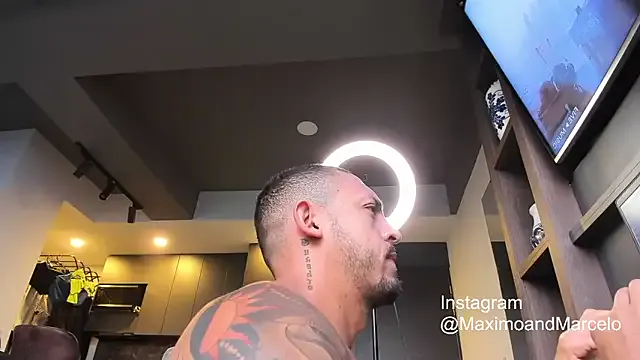 Offline Maximo_Marcelo on StripChat