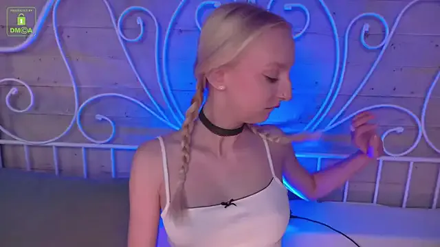 Offline maya_snow on StripChat