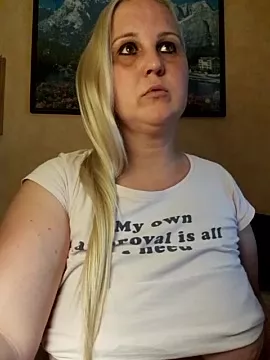 Offline Mayci1984 on StripChat