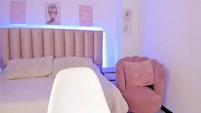 Offline melissa_es on StripChat