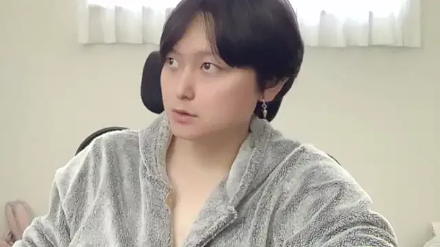 Offline Mia032 on StripChat