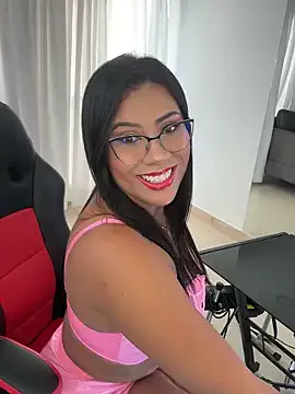 Offline MIA_HERNANDEZ_HOT on StripChat