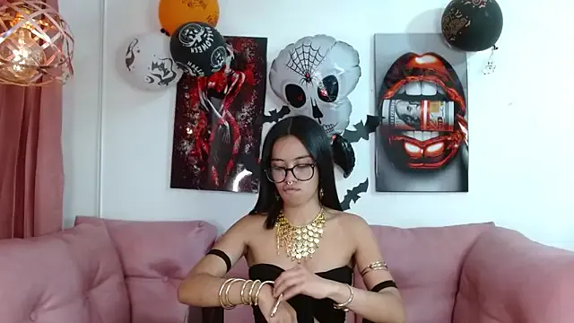 Offline Miahotcs1 on StripChat