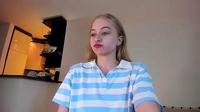 MiaMews from StripChat