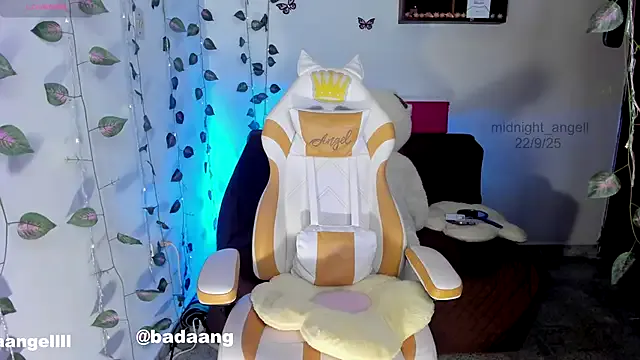 Offline midnight_angell on StripChat