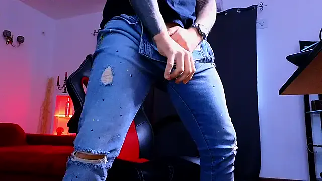 Offline MightyAaron66 on StripChat