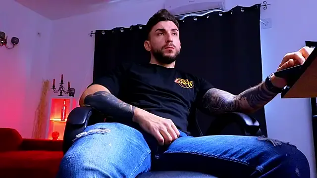 Offline MightyAaron66 on StripChat