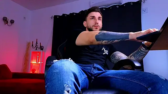 Offline MightyAaron66 on StripChat