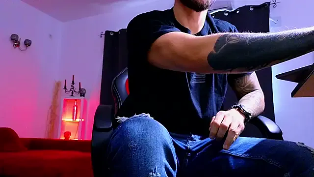 Offline MightyAaron66 on StripChat