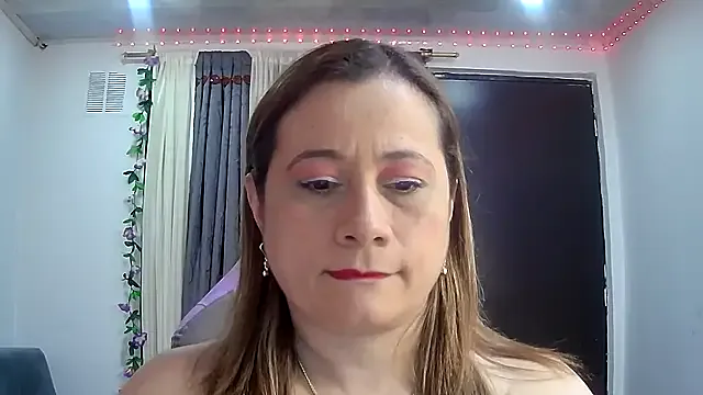 milagros_latina75 on StripChat