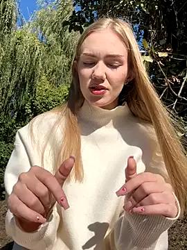 MilaMoone from StripChat is Freechat