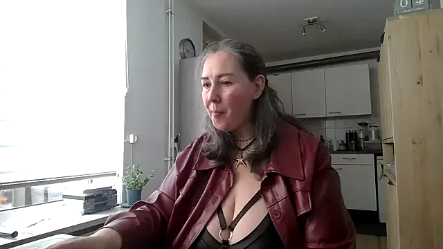 Offline MilfGina on StripChat