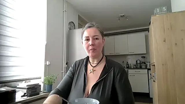 Offline MilfGina on StripChat