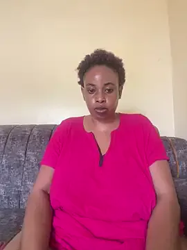 milky_mom on StripChat