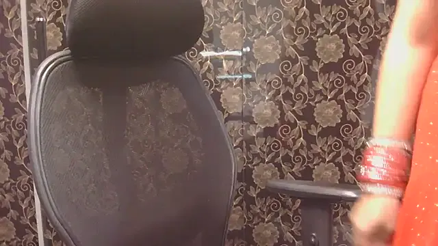 Offline MilkyQueen69 on StripChat