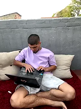 Offline mirallesandbig on StripChat