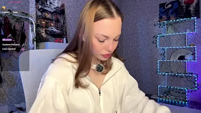 StripChat MiraVandee is Freechat MiraVandee — Show tongue