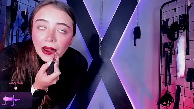 Offline MissKara_Ariana_bdsm on StripChat