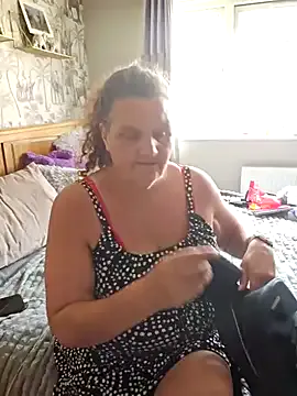 Offline MissQueenBeex on StripChat