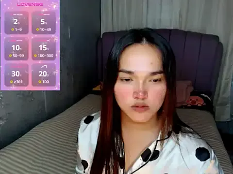 MoaningKylie on StripChat