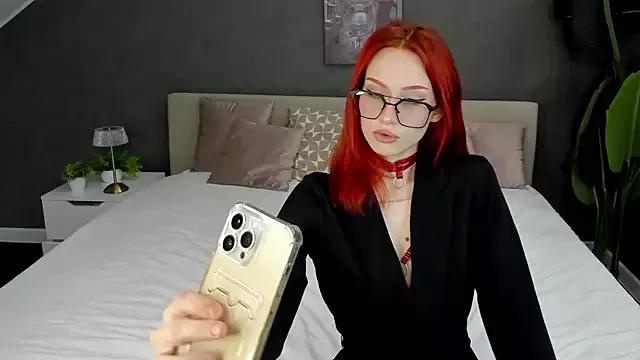 Mollly_Rouge from StripChat