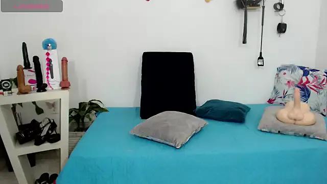 mom_hot__ from StripChat
