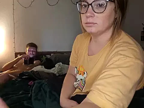 Offline MrandMrsPooks on StripChat