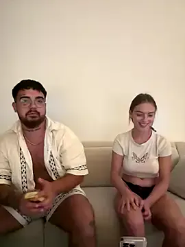 Freechat MrAndMrsSavage on StripChat