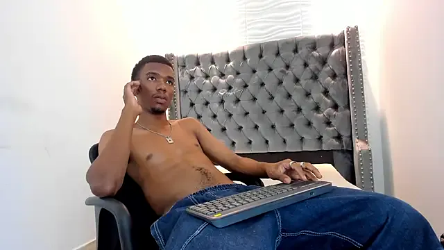 nero_reyd on StripChat