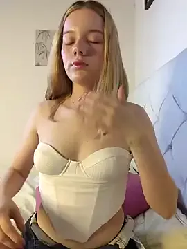 Offline NicoleCut on StripChat