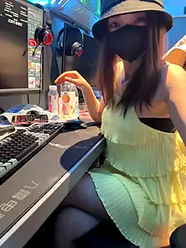 nideanbaby — Freechat on StripChat