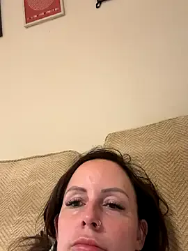 Offline nightingale27 on StripChat