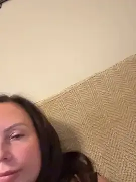 Offline nightingale27 on StripChat