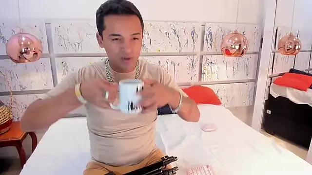 Nikki_and_Mayk from StripChat