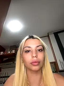 Noeliagglow from StripChat is Freechat