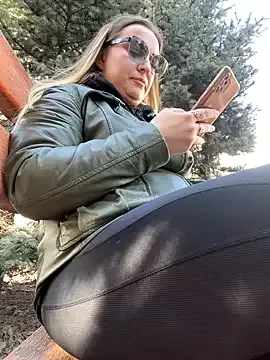 Offline OlgaBuzzz on StripChat