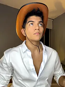 Offline OnlySantty on StripChat