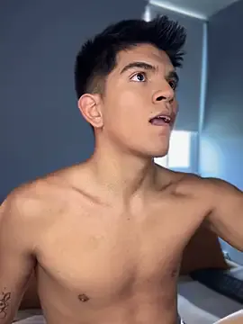 Offline OnlySantty on StripChat