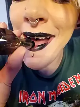 Offline PinkTheHawk on StripChat