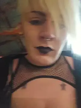Offline PinkTheHawk on StripChat