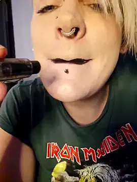 Offline PinkTheHawk on StripChat