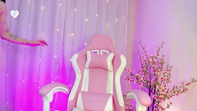 Offline Pinkyrosse on StripChat