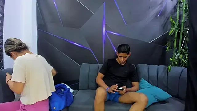 Freechat playsgirlhot on StripChat