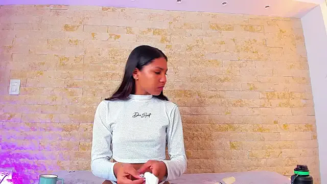 Offline pocahontas_pow on StripChat